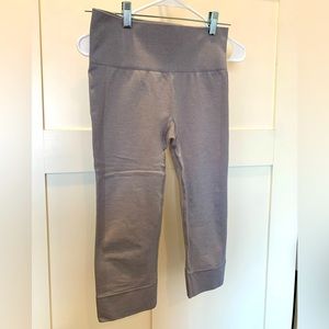 Lululemon. Gray Crop leggings. Size 6. No tag but in great condition.